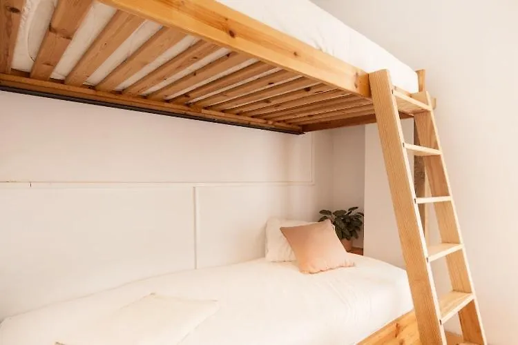 Хостел Tenerife Surf Camp Ла-Марета